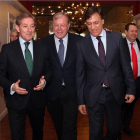 Los alcaldes y los presidentes de las Cámaras de Comercio de León y Salamanca, Antonio Silván(CI), Carlos García Carbayo(C), Javier Vega(I) y Benjamín Crespo(CD), con el delegado territorial, Guillermo García(D)