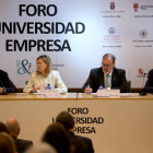 El Foro con los consejeros de Economía, Pilar del Olmo, y Educación, Fernando Rey. LETICIA PÉREZ