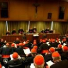 Los cardenales durante la reunión de ayer en el Vaticano