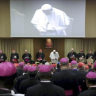 Sesión 8 El Papa preside una sesión del sínodo de la familia, el pasado día 5.