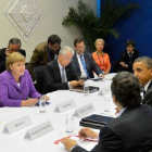 A la izquierda de la mesa, François Hollande, Angela Merkel, Mario Monti y Mariano Rajoy; y a la derecha, David Cameron, Herman Van Rompuy, Barack Obama y Jose Manuel Durao Barroso, el martes en Los Cabos.