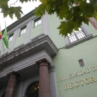 Frontal del edificio de gestión y gobierno de la Universidad de León. RAMIRO