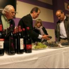 Un momento de la cata-taller de la bodega Viña Albares, ayer en la cafetería Museo de Ponferrada