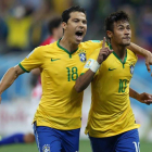 Neymar celebra su segundo gol, el que daba la vuelta al marcador frente a Croacia.