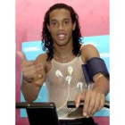 Ronaldinho, durante las pruebas físicas y médicas que se le realizaron