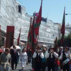 Miembros del Ayuntamiento de Villaquilambre acompañan a los pendones de la Asociación Reino de León