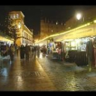 Como todos los años, los alrededores del parque del Cid, en pleno corazón del barrio Romántico, se visten de luces para acoger el tradicional mercado de navidad.