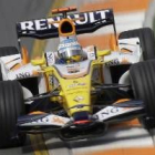 Fernando Alonso en su Renault durante uno de los Grandes Premios disputados ya esta temporada