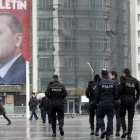 Pancarta con la imagen del presidente turco,  Recep Tayyip Erdogan,  en la plaza Taksim de Estambul.