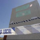El monolito a los represaliados en Quilós fue precintado ayer por carecer de la licencia necesaria