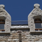 Detalle del tejado de la Casa Botines, que está a punto de cumplir 125 años. ARCHIVO