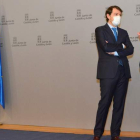 Fernández Mañueco (i), y el presidente del Consejo de Cámaras, Méndez Pozo. A. ÁLVAREZ