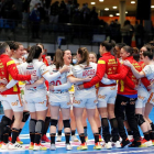 Las Guerreras celebran el pleno de triunfos. MANUEL LORENZO