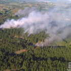 Imagen del incendio intencionado que ha sufrido Onamio (Molinaseca). TWITTER DE @BRIFTABUYO