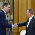 El rey Felipe VI recibe en el Palacio de la Zarzuela al portavoz de Compromís, Joan Baldoví.