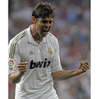 Kaká celebra uno de sus últimos goles con el Madrid.