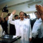 Mohamed Uld Abdelaziz, tras votar en las elecciones.