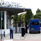 Inspectores de armas de la ONU llegan a la sede de la OPAQ en La Haya.