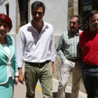 Victorina Alonso, Pedro Sánchez y Tino Rodríguez, ayer por las calles de Astorga