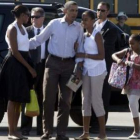 La familia Obama, instantes antes de volar a Nueva Orleans.