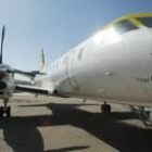 En la fotografía, el nuevo avión de Lagun Air, el «Virgen del Camino», ayer en el Aeropuerto de León