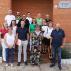 Responsables de la Junta y del Ayuntamiento, con los alumnos. DL