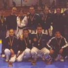 Los representantes leoneses posan al final de la competición con los trofeos conseguidos