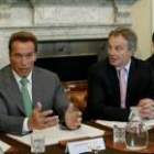 Arnold Schwarzenegger, gobernador de California y amigó personal de Blair compartió su despedida