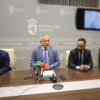 Pepe Villa, Nicanor Sen y Carlos Fernández Morán, ayer en la presentación de la feria. RAMIRO