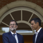 Rajoy recibió ayer en el Palacio de la Moncloa al secretario general del PSOE, Pedro Sánchez. NARANJO