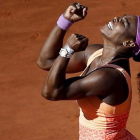 Serena Williams desata su euforia tras vencer en la final de Roland Garros el pasado junio.