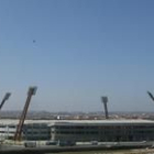 Vista general del nuevo estadio de fútbol Antonio Amilivia a orillas del río Bernesga