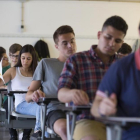 Estudiantes durante las pruebas de acceso a la universidad, en la UPC, el pasado junio.