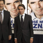 Rajoy y Aznar, durante la presentación del primer volumen de las memorias del ex presidente.