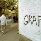 Foto de archivo de pintadas en las calles de León a favor del Grapo