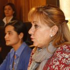 Triana Martínez junto a Isabel Carrasco, en una rueda de prensa en el año 2010