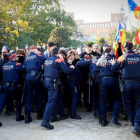 Los Mossos intentan impedir el paso de los manifestantes al parque de la Ciutadella, el pasado 30 de enero.