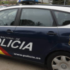Coche de la Policía Nacional en León. RAMIRO