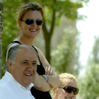 Amancio Ortega presencia un campeonato de hípica en León junto a su hija.