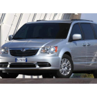 El Lancia Voyager gana en equipamiento y empaque estético.