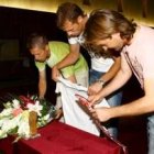 Los capitanes de la Cultural Gorka García, Iván Mateo y Chema, durante la ofrenda floral