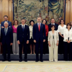Los nuevos ministros acompañados del Rey Felipe VI y el presidente del Gobierno, Pedro Sánchez.