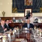 El presidente del Consejo del Poder Judicial y Tribunal Supremo flanqueado por Acebes y Michavila