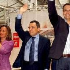 Simancas entre Trinidad Jiménez y  Rodríguez Zapatero el domingo en el mitín de Parla