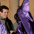 Pablo Casado, vestido de nazareno en la procesión de Ávila en una fotografía que el PP data de 2013 o 2014.