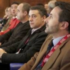 El presidente Josu Jon Imaz, a la derecha, y su sucesor Iñigo Urkullu