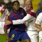 Onopko placa a Kluivert cuando el conjunto azulgrana iba a botar un saque de esquina