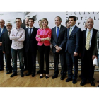 Alicía García junto Lahuerta, Cerrón, Coca, Mínguez y el concejal de Bembibre, Serafín Vázquez.