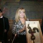 La presidenta de la Diputación de León, Isabel Carrasco, recibe al embajador de Japón, Satoru Satoh. Junto a ellos, el alcalde de León, Emilio Gutiérrez
