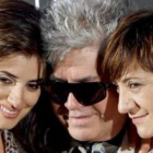 Almodóvar con Penélope Cruz y Blanca Portillo.